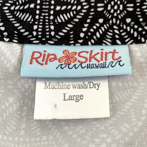 RipSkirt Hawaii Black Pearl Batik Wrap Skirt - Picture 11 of 13